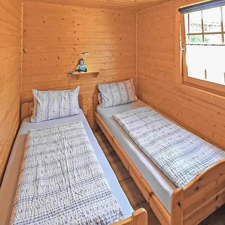 Schmuckes Holzhaus Im Gruenen Kargow