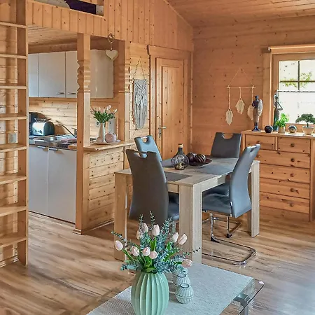 Schmuckes Holzhaus Im Gruenen Дом отдыха