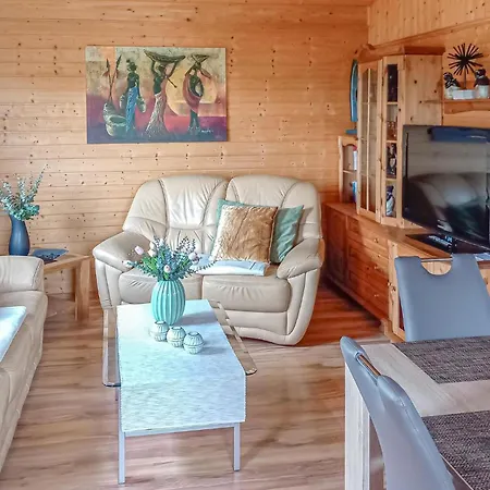 Schmuckes Holzhaus Im Gruenen Dom wakacyjny