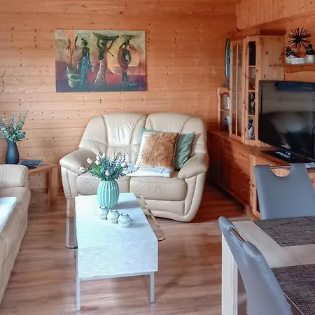 Schmuckes Holzhaus Im Gruenen * Kargow