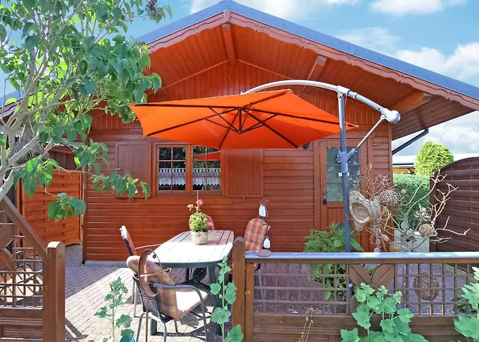 Schmuckes Holzhaus Im Gruenen * Kargow